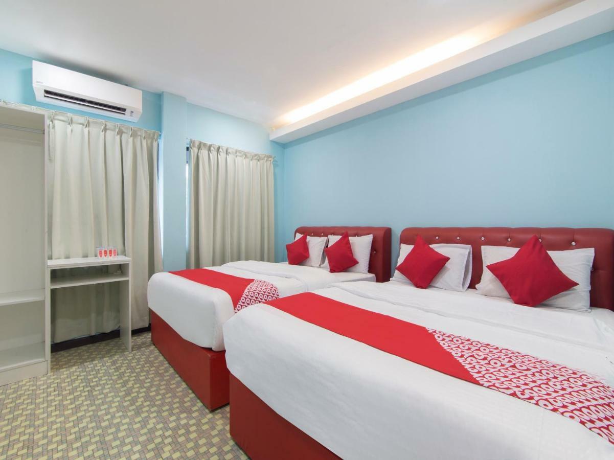 Oyo 1136 Pd Star Hotel Port Dickson Exterior photo