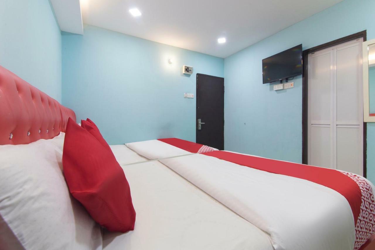 Oyo 1136 Pd Star Hotel Port Dickson Exterior photo