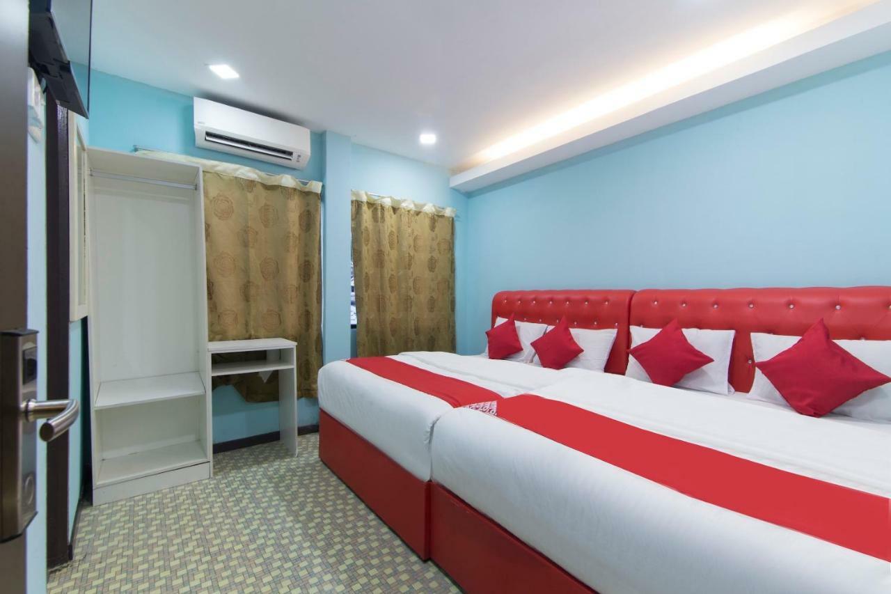 Oyo 1136 Pd Star Hotel Port Dickson Exterior photo