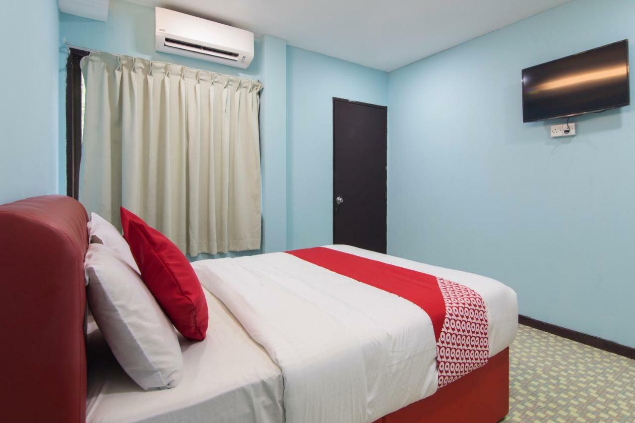 Oyo 1136 Pd Star Hotel Port Dickson Exterior photo