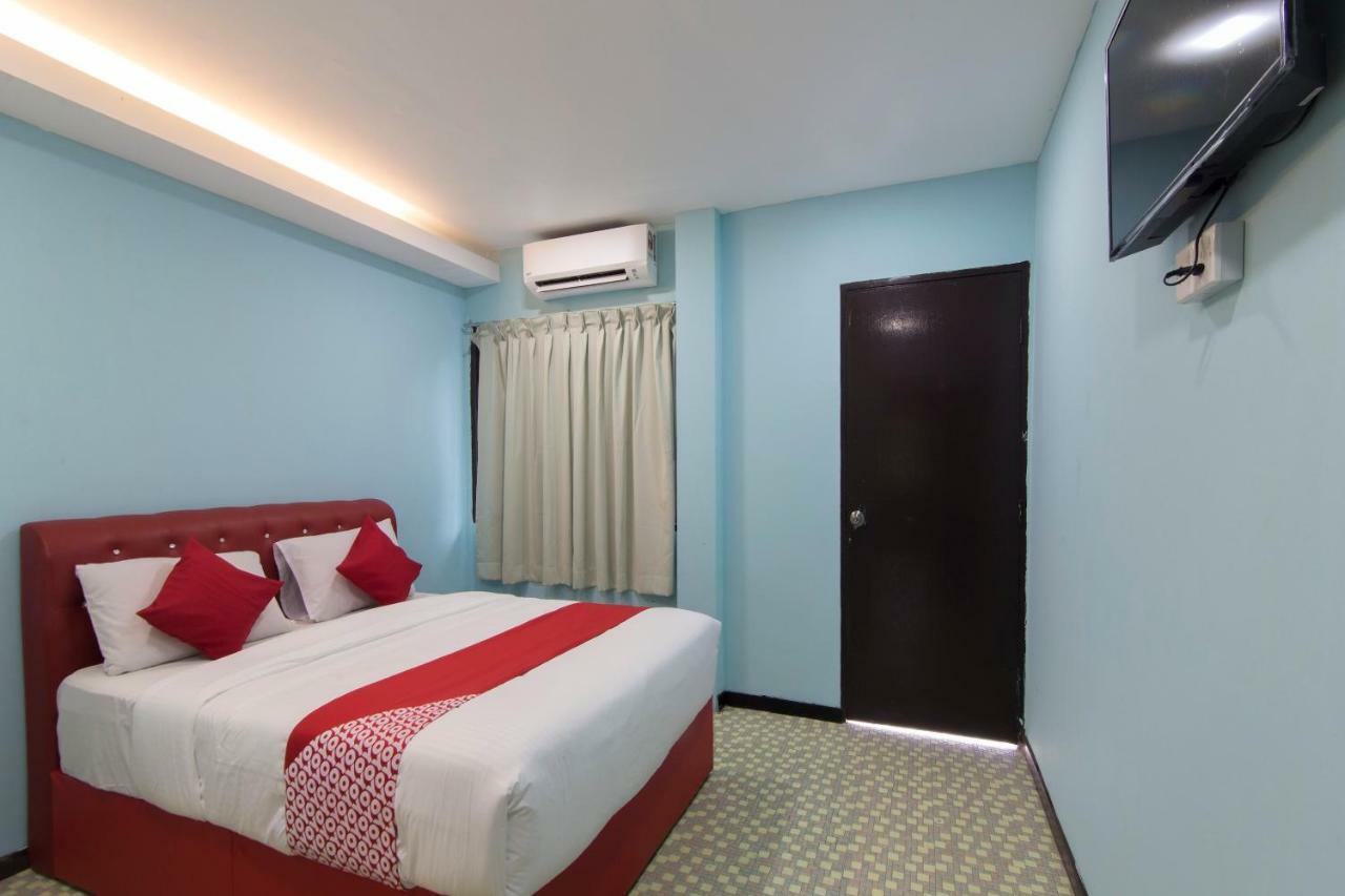 Oyo 1136 Pd Star Hotel Port Dickson Exterior photo